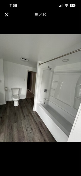 Building Photo - 324 S Main St