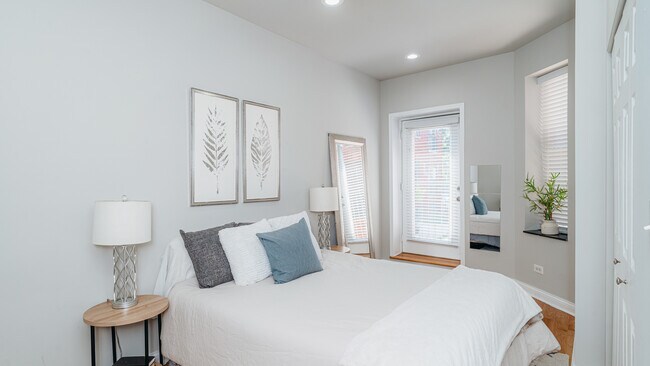 Building Photo - 3710 W Wrightwood Ave