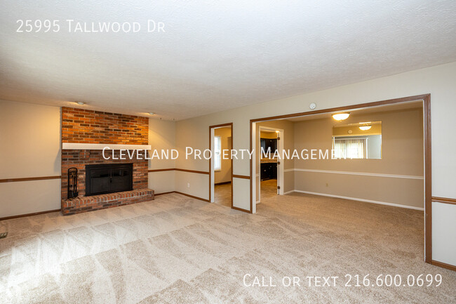 Building Photo - 25995 Tallwood Dr