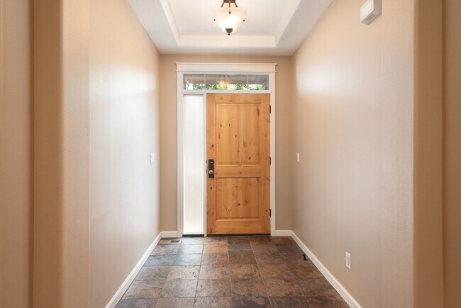 Building Photo - 4-Bedroom Home Near Pine Nursery Park Smar...