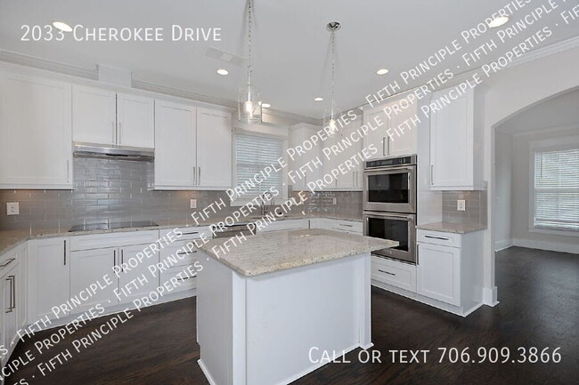Building Photo - 2033 Cherokee Dr