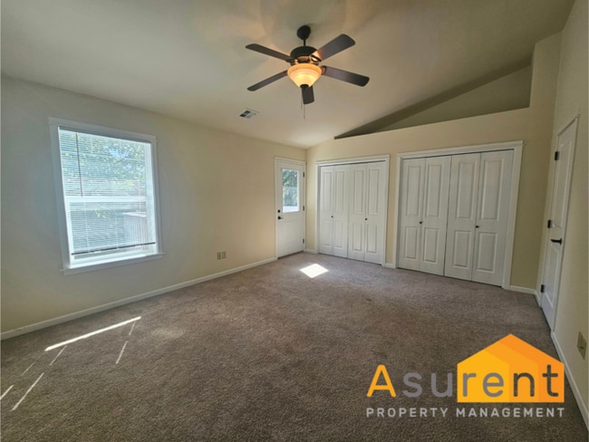 Building Photo - Adorable Jacksonville Duplex Available Soon!