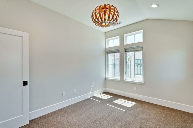 Building Photo - Modern Living in the Heart of Downtown Cam...