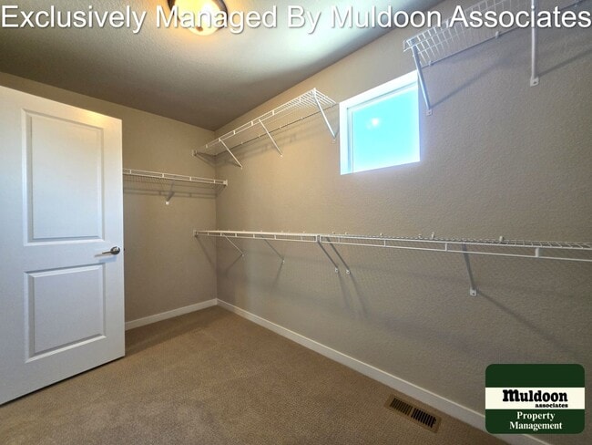 Building Photo - Beautiful 3 bed, 3 bath home in the desirable Pathways community!