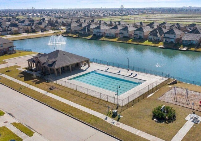 Building Photo - 3910 Deledda Dr