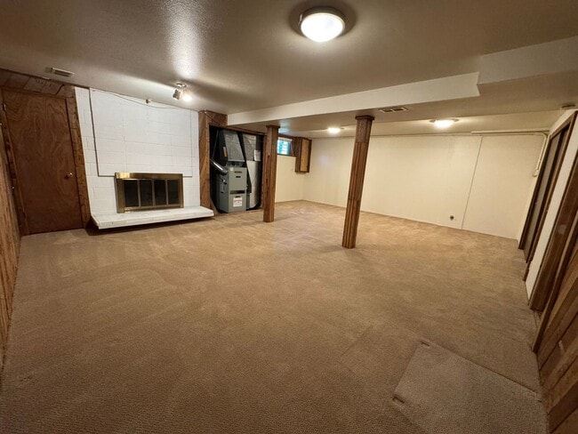 Building Photo - Mid-century modern view 3 bed house on top private drive with view of valley