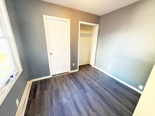 Building Photo - 4 BED 2 BATH SINGLE FAMILY HOME!