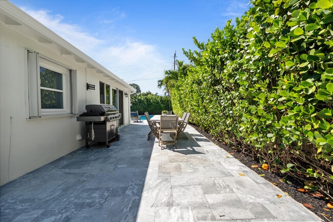 Building Photo - 549 Fairwind Dr