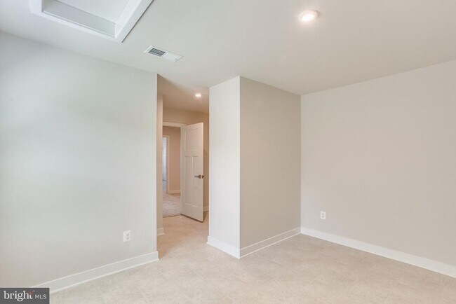 Building Photo - 2183 Hemlock Bay Rd