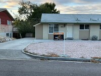 Building Photo - 4 Bedroom 2 Bath Twin Home Move in ready t...