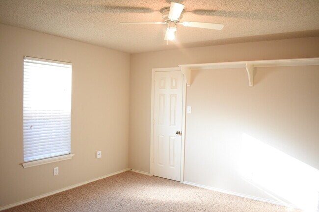 Building Photo - Rare 3 bedroom 3 bath home in Frenship Sch...