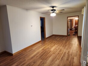 Building Photo - 3 bedroom 1 bath upper level unit in Pierz