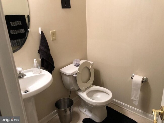 Building Photo - 45586 Curley Ct