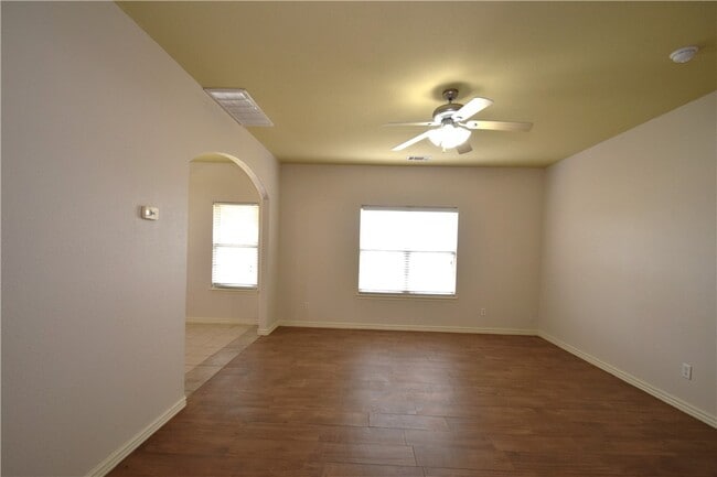 Building Photo - 5005 SW Fieldstone Blvd