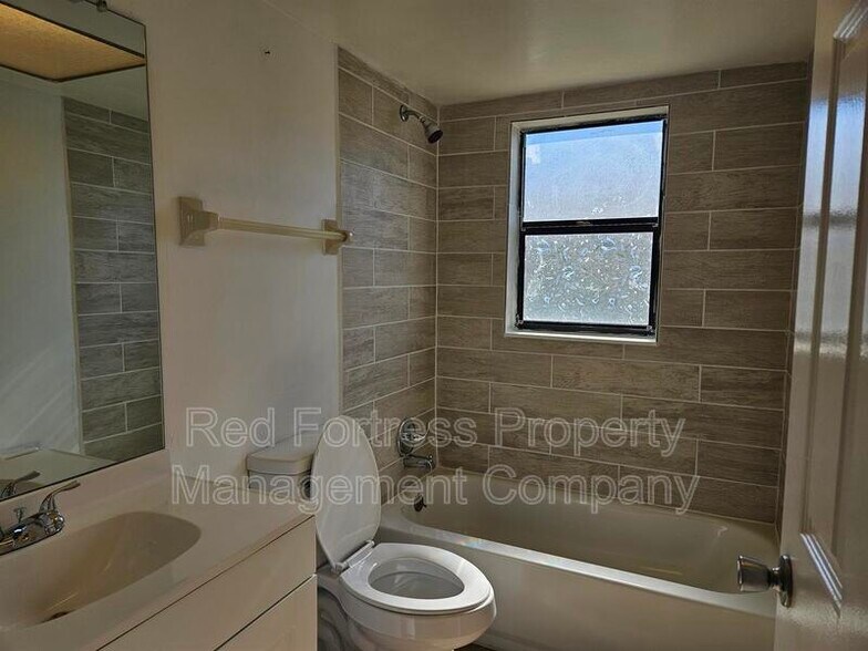 Building Photo - 4031 SW 7th Pl