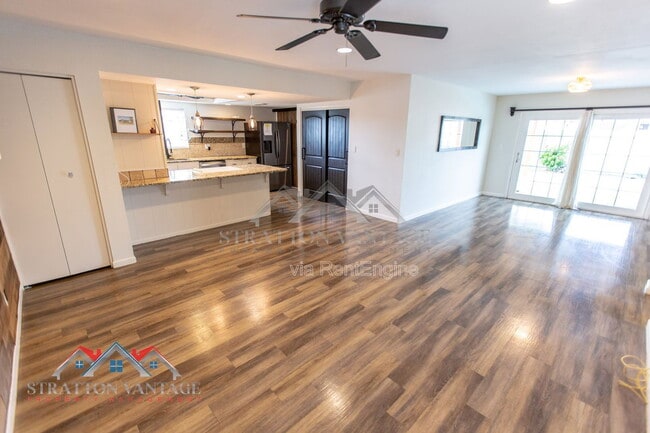 Building Photo - 2224 W Emelita Ave