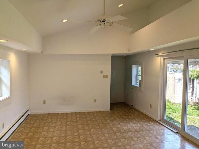 Building Photo - 7524 Whitaker Ave