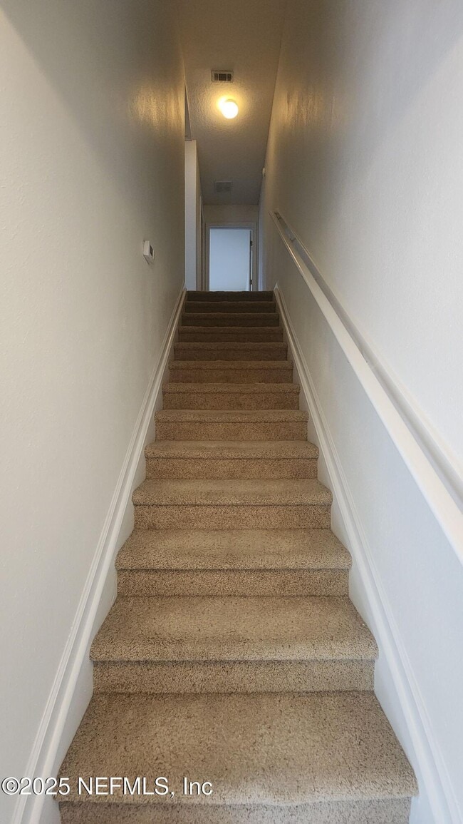 Building Photo - 607 Scrub Jay Dr