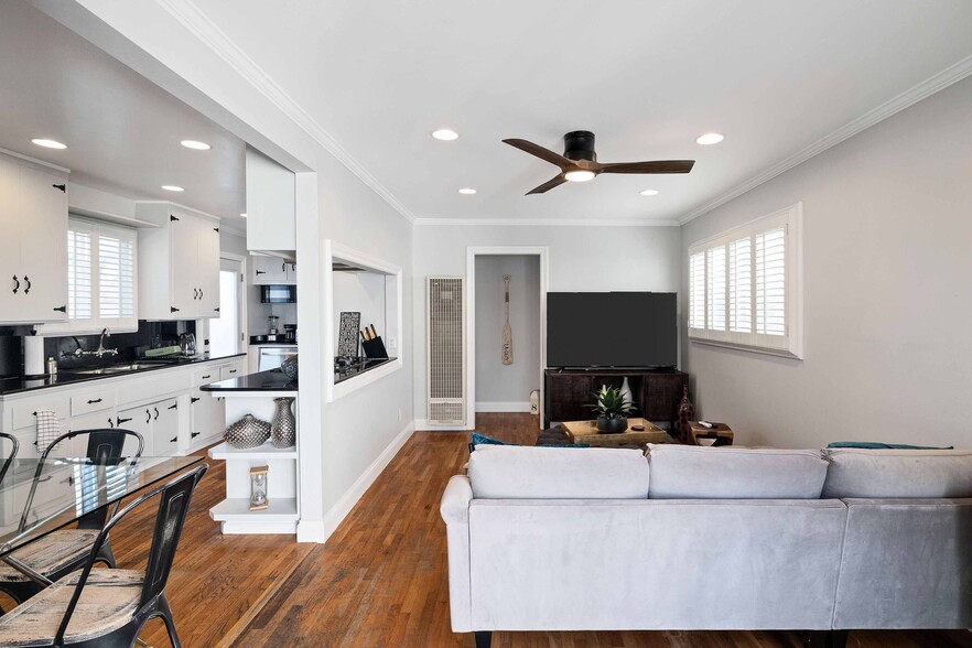 Building Photo - 1221 10th St