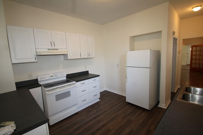 Building Photo - 216 W 38th St