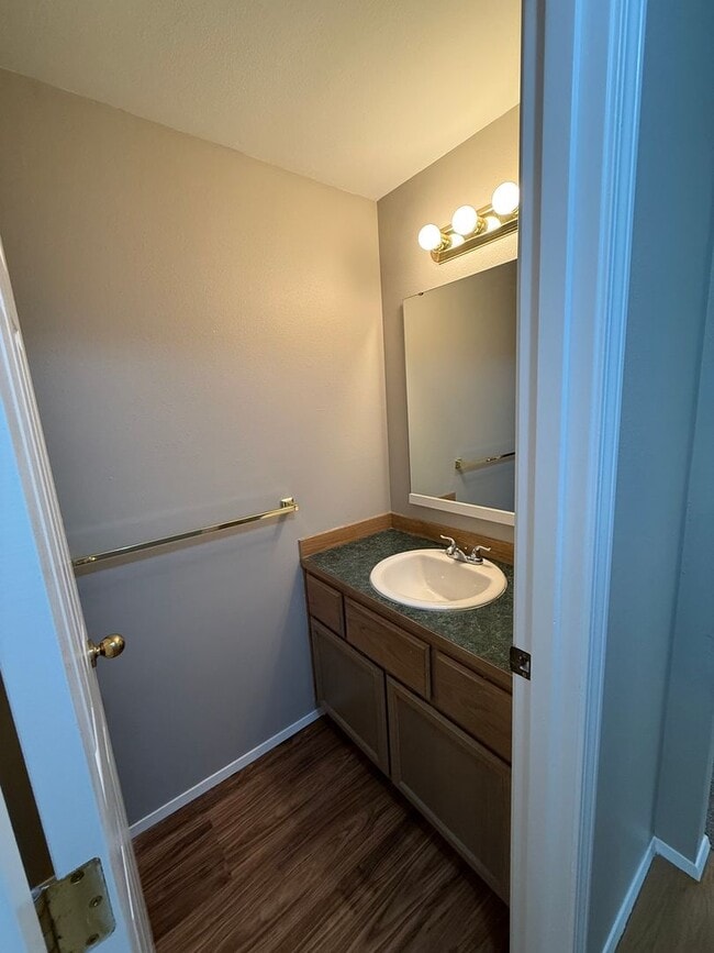 Building Photo - 4 Bedroom 2.5 Bath. Cul-de-Sac Home. New P...