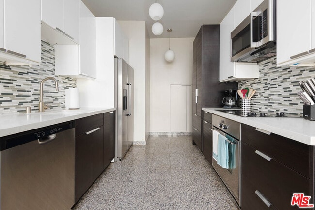 Building Photo - 18065 Coastline Dr