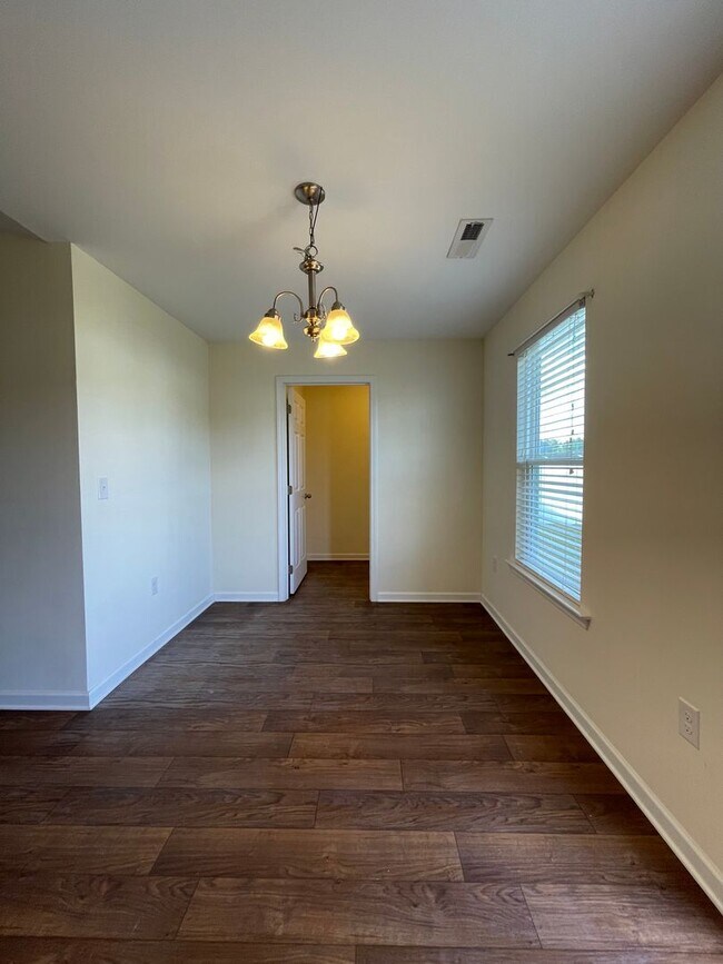 Building Photo - Don't miss this cute 3BR/2BA home in St. John's Ridge w/ attached garage!