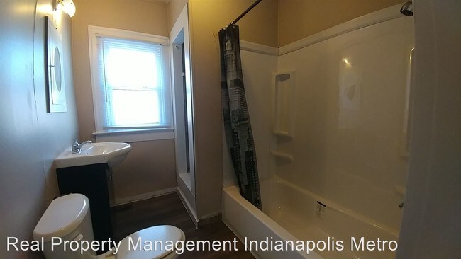 Building Photo - 2 br, 1 bath House - 668 N Temple Ave.