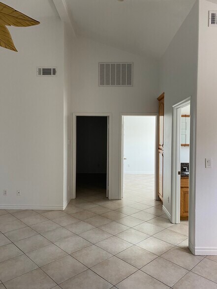 Building Photo - 1135 S Herbert Ave