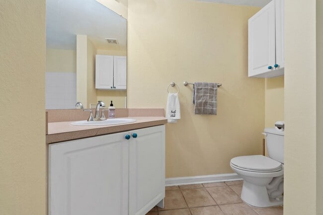 Building Photo - 410 S Villa San Marco Dr