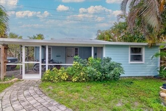 Building Photo - 866 SW 29th Terrace