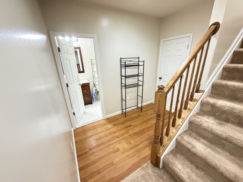 Building Photo - 1501 Fallsgrove Ln