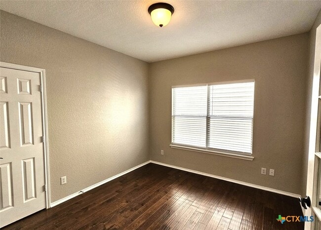 Building Photo - 316 Julian Point