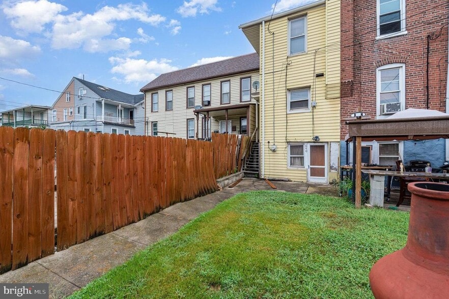 Building Photo - 640 S 2nd St