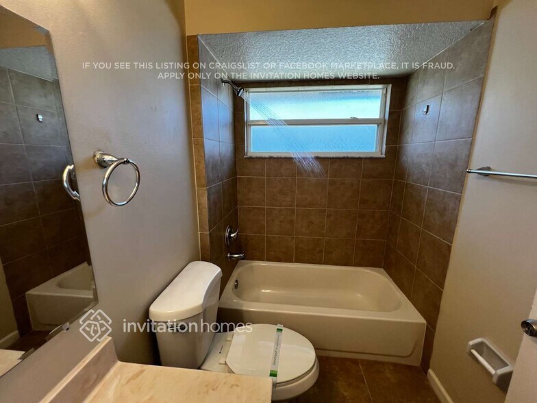 Building Photo - 2133 SW Pruitt St