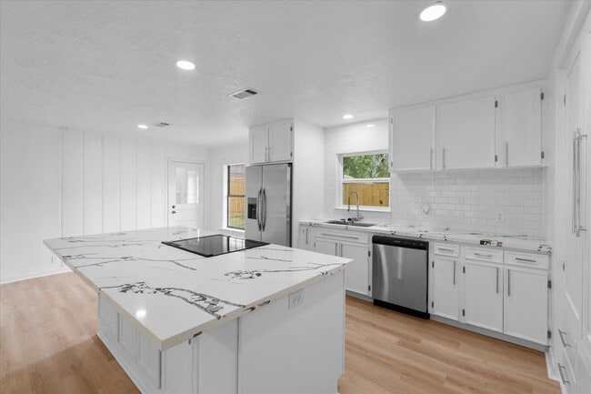 Building Photo - 2214 Ansbury Dr