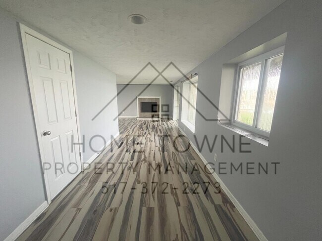 Building Photo - 5935 Twin Oaks Dr