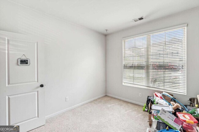 Building Photo - 5545 Mirror Lake Dr