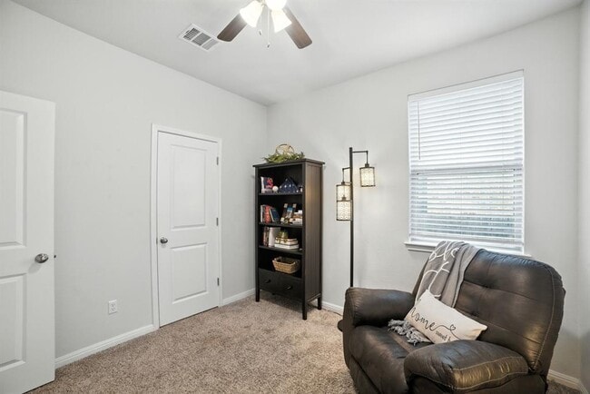 Building Photo - 324 Mountain Valley St