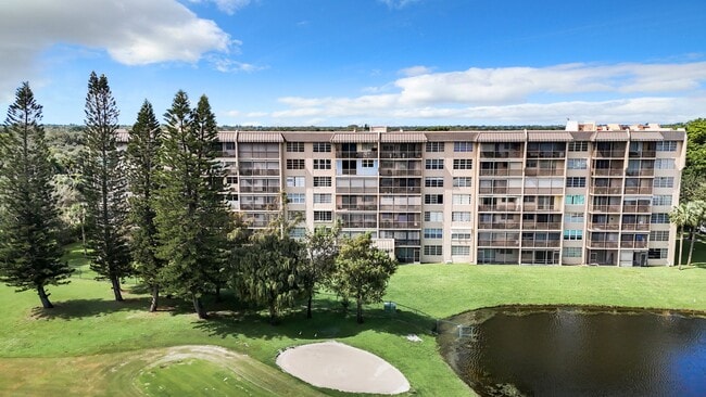 Building Photo - Gorgeous 2 bedroom 2  Condo in Boca Raton across from Nova University