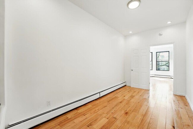 Building Photo - 138 Leonard St