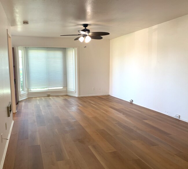 Building Photo - 220 Soledad St