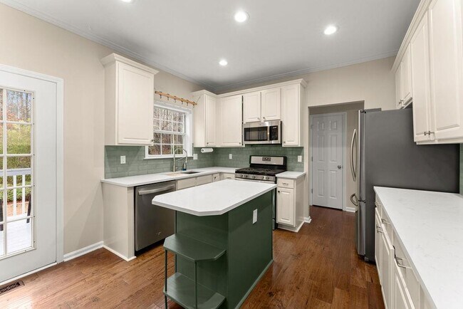 Building Photo - 2309 Wickingham Dr NE