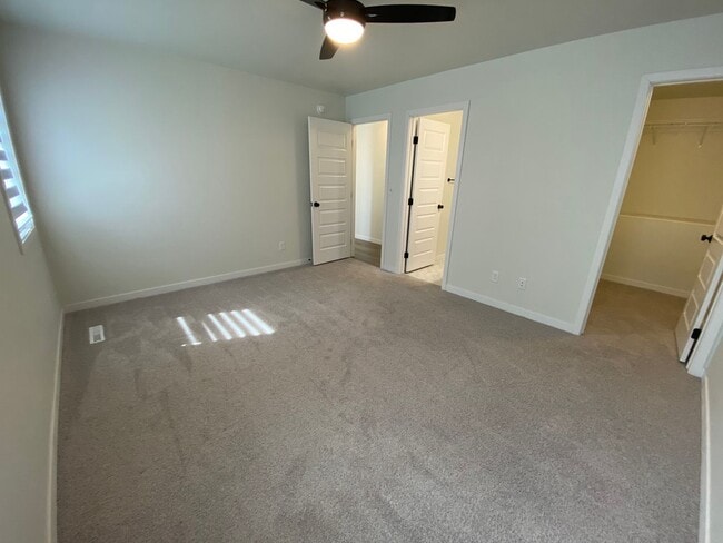 Building Photo - 3 bed, 2.5 bath South Fargo Home For Rent!
