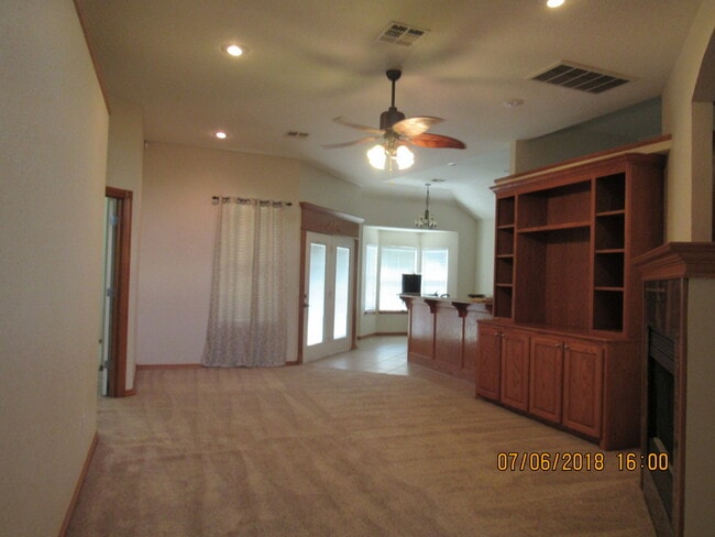 Building Photo - Pet Negotiable Upon Homeowner Approval!!
