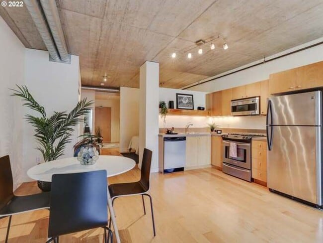 Building Photo - 1926 W Burnside St