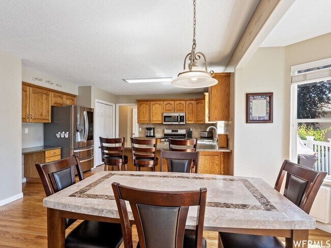 Building Photo - 3-bedroom, 2.5-bathroom home