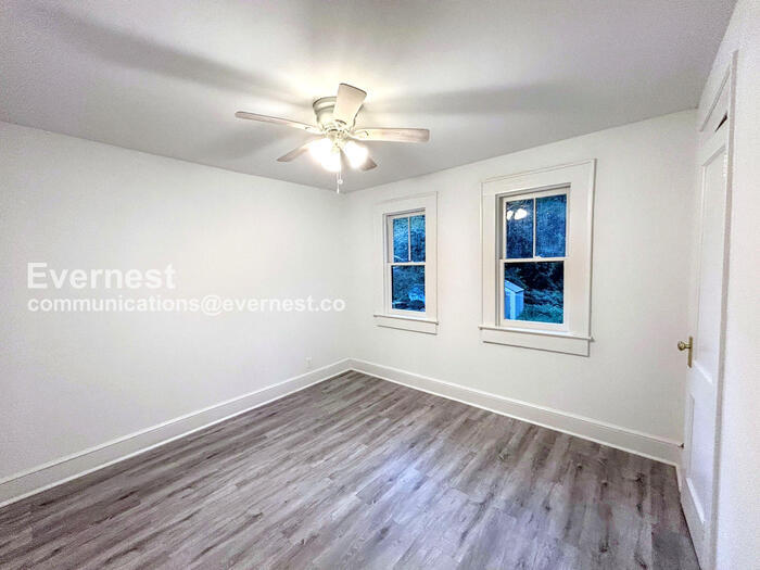 Building Photo - 1026 Lynhurst Dr SW