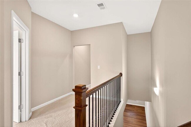 Building Photo - 3960 Redwood Dr