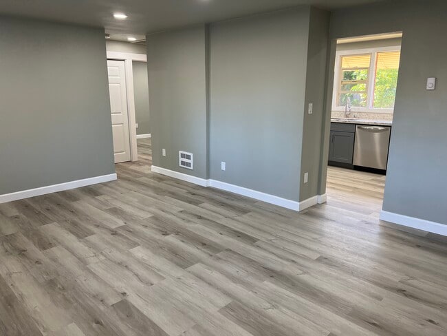 Building Photo - Single Family House Tacoma
